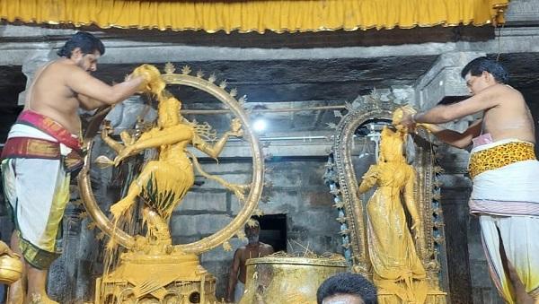 அண்ணாமலையார் கோயிலில் ஆருத்ரா தரிசனம்: அரோகரா முழக்கமிட்ட பக்தர்கள் |  Arudra Darshan at Annamalaiyar Temple; Special worship of Natarajar with  the incense of Maha Deepa: Devotees darshan with ...