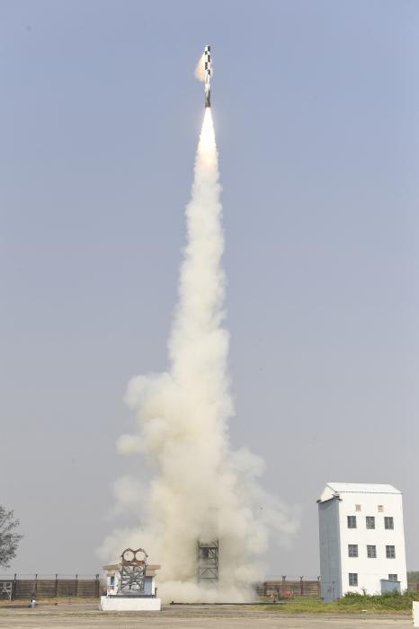 நவீன பிரம்மோஸ் சூப்பர்சோனிக் ஏவுகணை: வெற்றிகரமாக பரிசோதனை | BrahMos  supersonic cruise missile, with enhanced capability, successfully test -  hindutamil.in