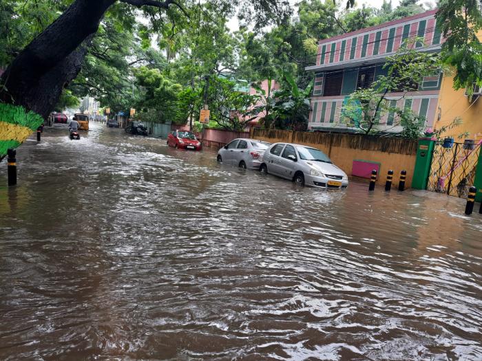 Rain in Chennai | Waterlogging in Perambur, Vyasarpadi for 2nd day; Kulamana Mandaveli Bus Stand