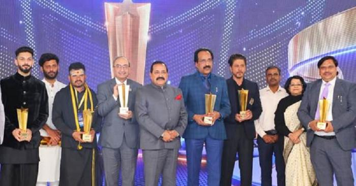 केंद्र सरकार द्वारा इसरो को 2023 के लिए 'इंडियन ऑफ द ईयर' पुरस्कार से सम्मानित किया गया |  इसरो ने उत्कृष्ट उपलब्धि श्रेणी में वर्ष 2023 के लिए इंडियन ऑफ द ईयर पुरस्कार प्रदान किया