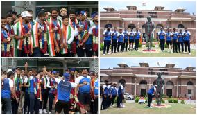 indian-men-hockey-team-players-celebrate-arrive-at-delhi