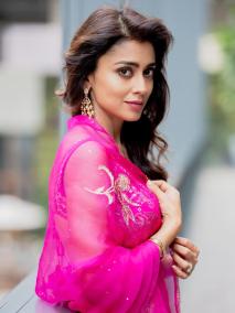 actress-shriya-saran-latest-click