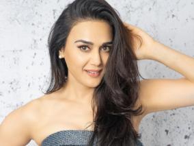 actress-preity-zinta-latest-click