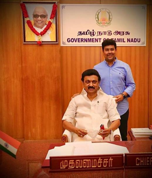 முகத்திரையை விலக்கும் முதல்வரின் மருமகன்! சபரீசன் பிறந்தநாளில்