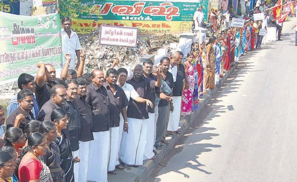 ஈரோடு அதிமுகவினர் 120 கி.மீ. தூர மனித சங்கிலி﻿