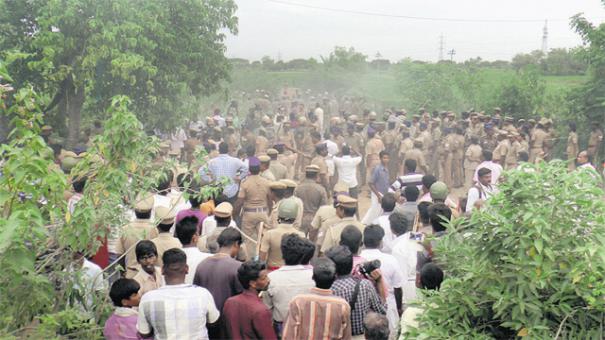 கும்பகோணம் அருகே கதிராமங்கலம் கிராமத்தில் ஓஎன்ஜிசி குழாயில் இருந்து கச்சா எண்ணெய் கசிவு﻿