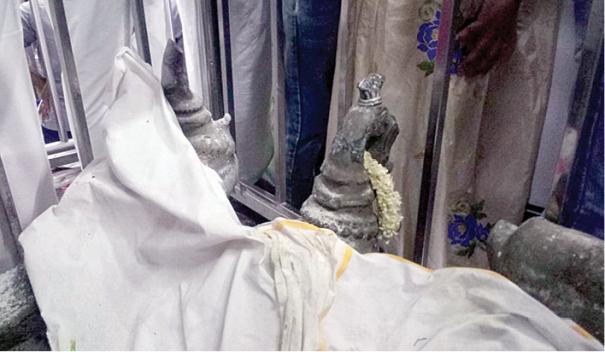 திருச்செந்தூர் கோயிலில் மயில் சிலையை மாற்றிய விவகாரம்﻿: ﻿இணை ஆணையர் உட்பட 6 பேர் மீது வழக்கு﻿