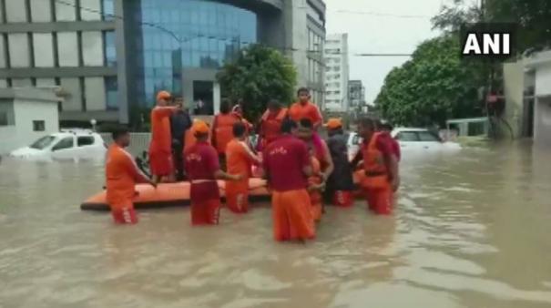 Heavy rains lash Gujarat