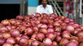 onion-prices-surge-to-rs-70-80-kg-centre-mulls-imposing-stock-limits