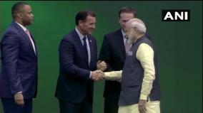 modi-presented-keys-to-houston-city-on-his-arrival-at-howdy-modi-event