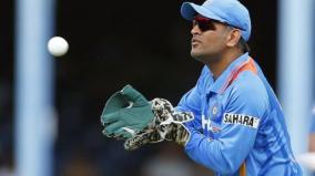 dhoni-to-do-commentary-in-india-s-first-day-night-test-match