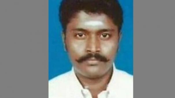 ADMK Student wing leader killed in front of his mother's eye