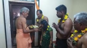 sabarimalai-devotees-begin-to-wear-holy-beads