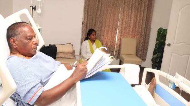 BUduchery CM Narayanasamy inspects files in hospital