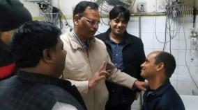 minister-showers-praise-on-delhi-fireman