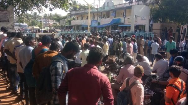 Kalpakkam people protests against closing of main gates