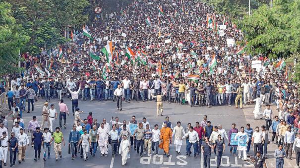 mamata banerjee pinarayi protest against CAB