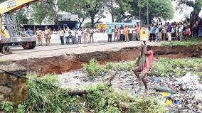 lorry-drowned-in-well-with-25-tons-of-sugar