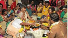 srivilliputhur-sivarthiri-appam-made-in-hot-oil-with-bare-hands