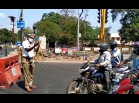 pleading-officer-flexible-motorists-youth-who-falls-on-police-officer-s-feet