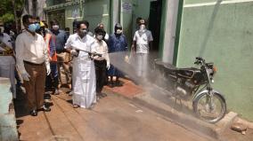 minister-sellur-raju-indulges-in-cleansing-work