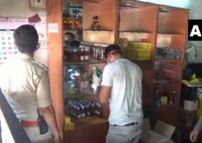 karnataka-liquor-worth-rs-one-lakh-has-been-stolen-from-a-shop