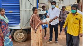 panchayat-leader-helps-people-door-delivers-10-kg-rice