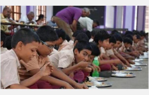 பள்ளிகள் மூடப்பட்டதால் தேங்கியுள்ள சத்துணவுகள் | foods getting waste in  school - hindutamil.in