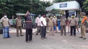 sanitation-workers-in-tenkasi-go-on-strike-demanding-double-salary