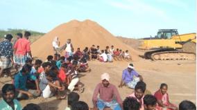 sivagangai-public-protest-against-sand-theft