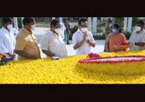 mk-stalin-pays-tribute-to-karunanidhi