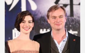 anne-hathaway-reveals-christopher-nolan-doesnt-allow-chairs-on-his-sets