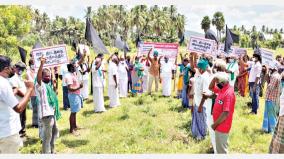 farmers-black-flag-protest