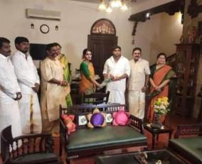 ttv-dhinakaran-s-daughter-engaged-with-vandaiyar-family