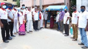 old-students-help-a-destitute-to-raise-petty-shop