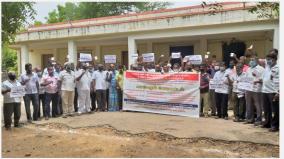 car-and-van-drivers-protest-at-kovilpatti-demanding-removal-of-e-pass-system