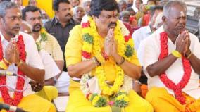 minister-rajendra-balaji-in-sanctum-sanctorum-of-temple