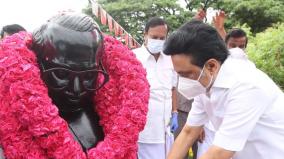 mk-stalin-pays-tribute-to-anna