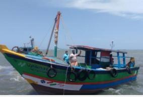 key-boat-capsizes-in-mediterranean-due-to-engine-failure-11-fishermen-in-danger
