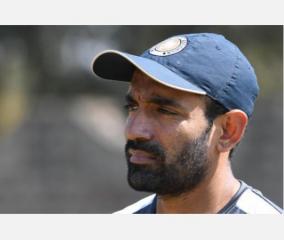 uthappa-spotted-applying-saliva-on-ball-in-ipl-clash-against-kkr