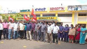 railway-staff-stage-protest-demanding-diwali-bonus