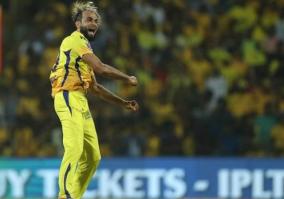 ipl-13-it-was-painful-to-see-du-plessis-carrying-drinks-says-csk-spinner-tahir