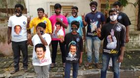 now-or-never-fans-gathering-in-front-of-rajini-s-house-support-poster-pasted-in-chennai