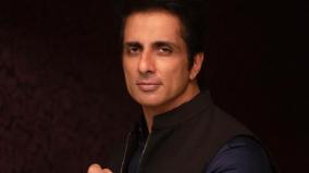 sonu-sood-airlifts-fan-in-bicycle
