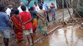 minister-r-kamalakkannan-inspects-the-impact-of-rain-in-thirunallar-area