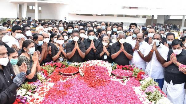 EPS - OPS pays tribute to Jayalalithaa