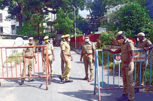 அரசியல் கட்சி அறிவிப்பைத் தொடர்ந்து ரஜினிகாந்த் வீட்டுக்கு போலீஸ் பாதுகாப்பு அதிகரிப்பு