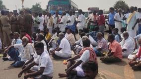 manamadurai-villagers-protest-for-not-releasing-water-from-vaigai