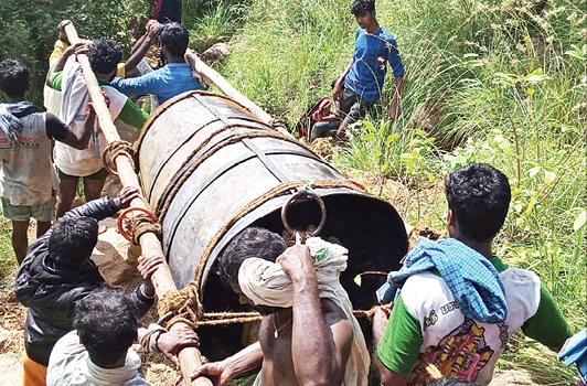 2,668 அடி உயரம் உள்ள மலை உச்சியில் இருந்து அண்ணாமலையார் கோயிலை வந்தடைந்தது மகா தீப கொப்பரை