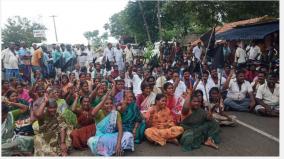 farmers-and-women-protest-near-batlagundu-demanding-water-to-be-opened